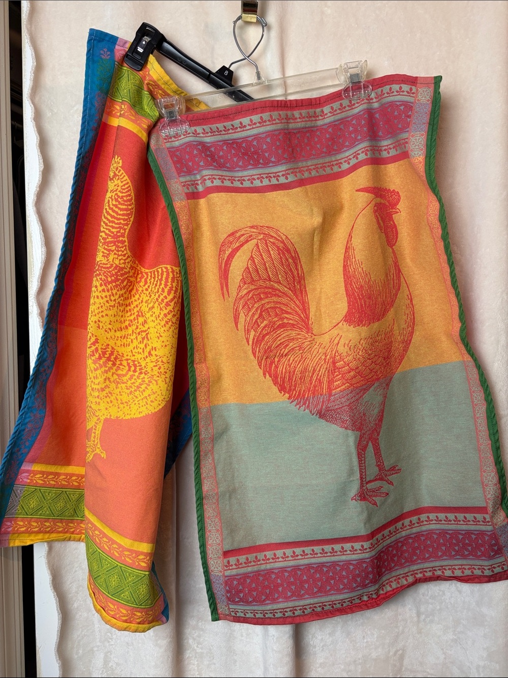 NWOT 2 Williams Sonoma Hen & Rooster Kitchen Towel bright